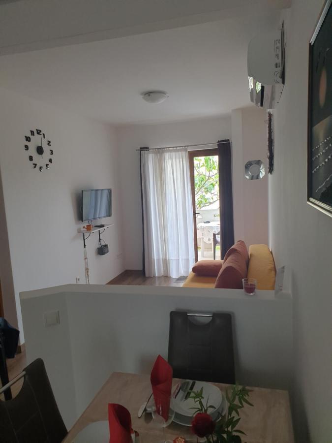 Apartment Luna Малинска Екстериор снимка