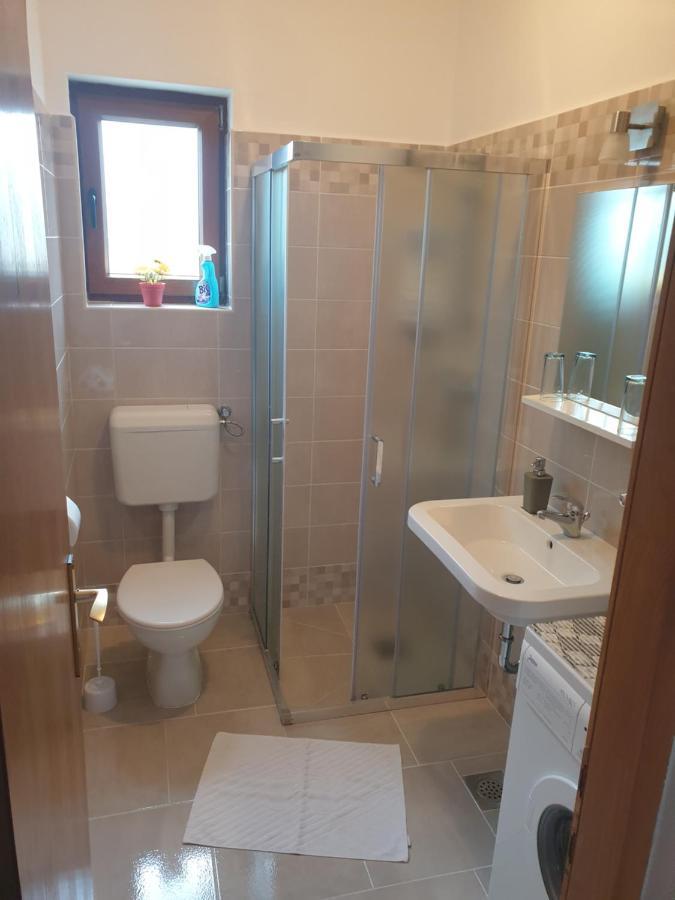 Apartment Luna Малинска Екстериор снимка