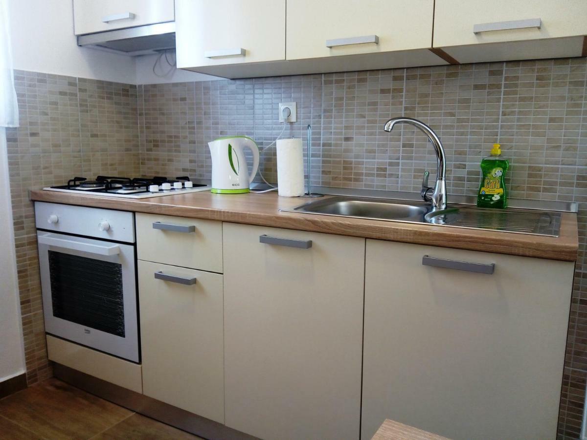 Apartment Luna Малинска Екстериор снимка